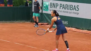 Franţuzoaica Tan a părăsit Australian Open în scaun cu rotile în urma unei accidentări