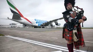 „Superjumbo”, cel mai mare avion comercial din lume a aterizat cu succes la Aeroportul din Glasgow | VIDEO