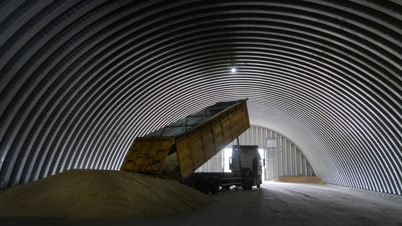 12 state UE contestă acordul Comisiei Europene de restricţionare a cerealelor ucrainene: 