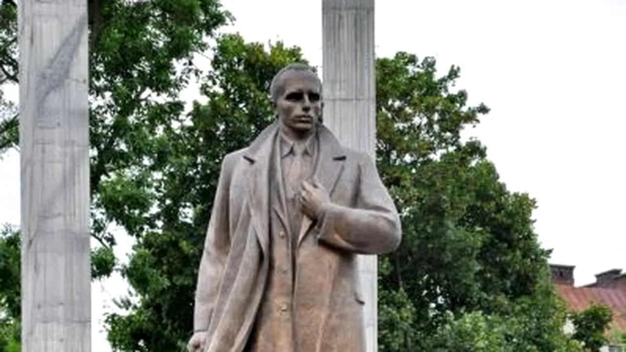 ISTORIA FĂRĂ PERDEA Marius Oprea: O armă cu două tăişuri: renaşterea cultului naţionalistului ucrainean Stepan Bandera, între Hitler şi Stalin, între criminal de război şi erou naţional 