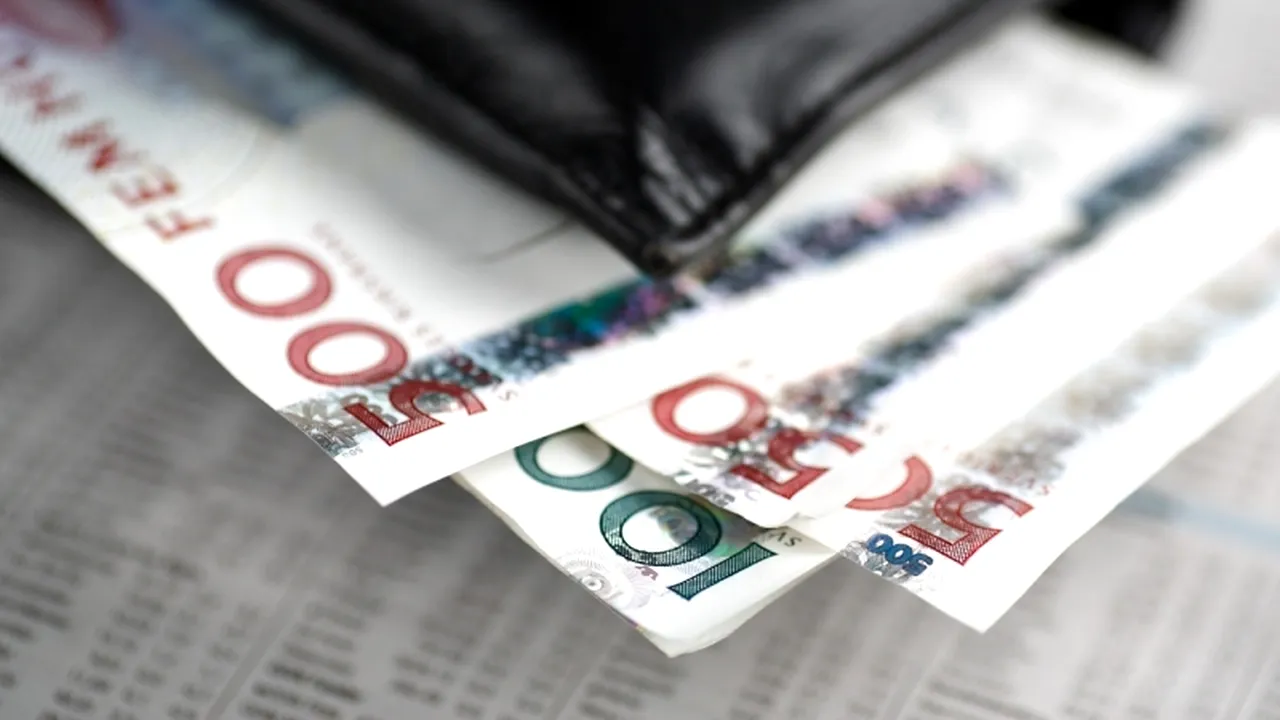 Suedia devine din ce în ce mai puţin ostilă ideii de adoptare a monedei euro, în timp ce coroana se apropie de minime istorice