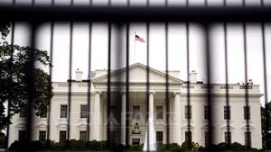 Doi indivizi au încercat să intre în sediul Preşedinţiei SUA, fiind reţinuţi