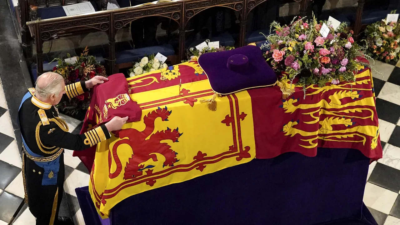 Regina Elisabeta a fost înmormântată alături de familie, în Capela St. George