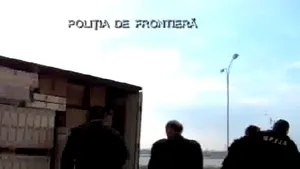 Zeci de mii de parfumuri contrafăcute, descoperite la vama Giurgiu (Video)