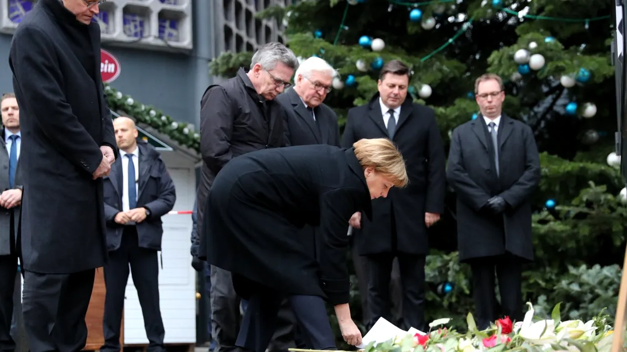 Ministrul german de Interne: Autorităţile studiază mai multe indicii în legătură cu atacul din Berlin