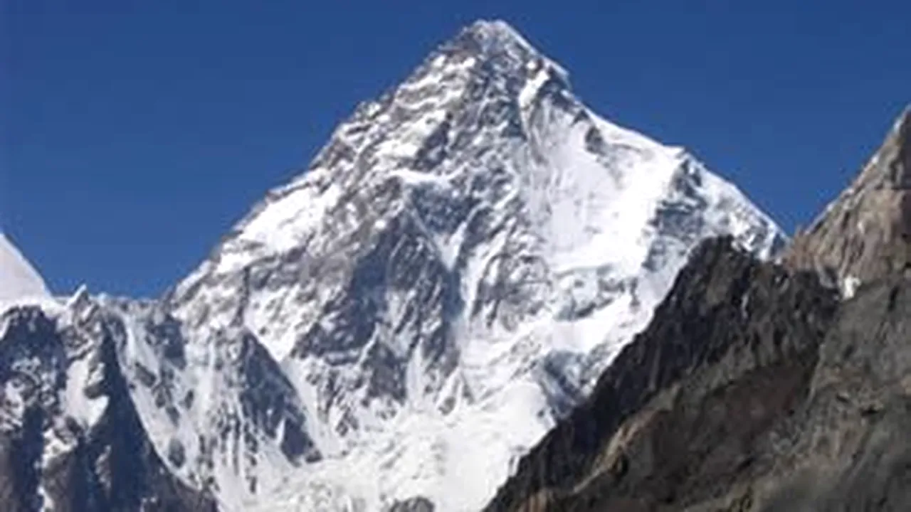 Mai mulţi alpinişti, morţi sau dispăruţi pe vârful K2