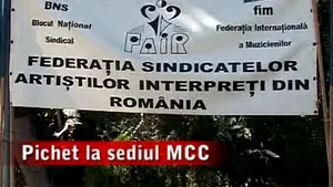 Artiştii au pichetat sediul MCC