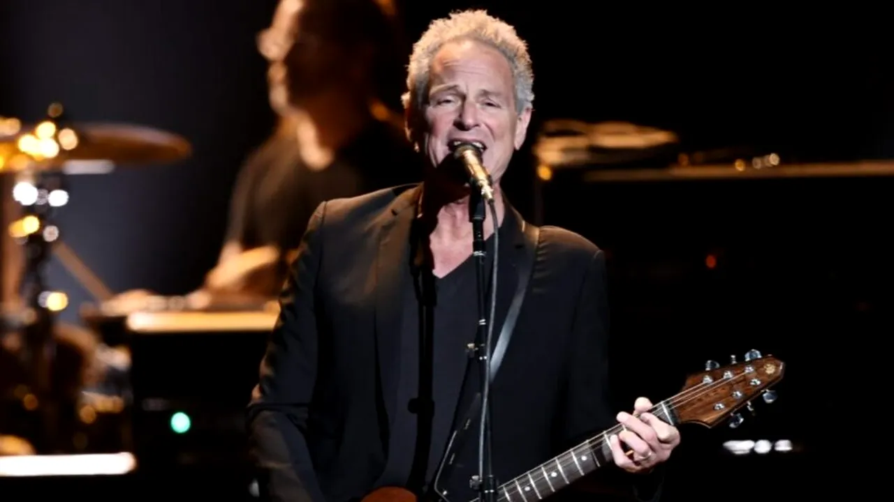 Lindsey Buckingham, chitaristul trupei Fleetwood Mac, atacat de o femeie cu o substanță necunoscută