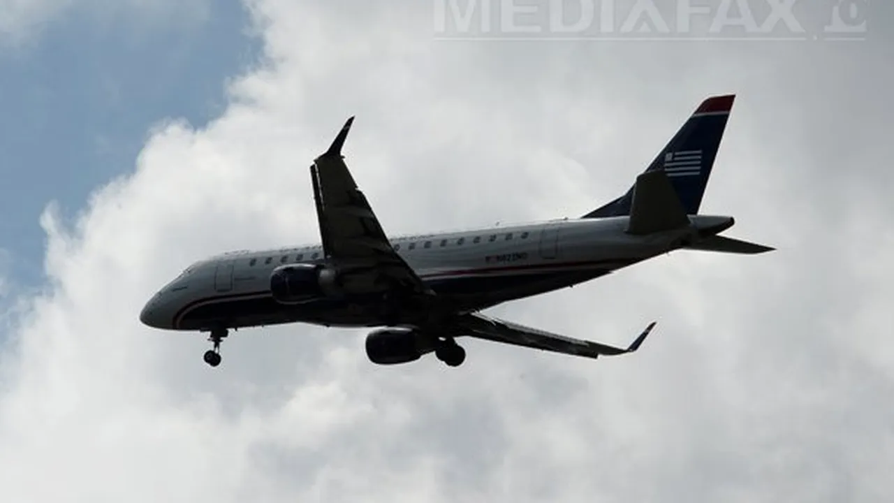 Un avion a aterizat de urgenţă la Napoli, după ce a fost avariat de grindină