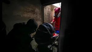 Oraşul de sub pământ. Cu rachetele ruseşti la 40 de secunde de zbor, Harkov se mută puţin câte puţin sub pâmânt. / Şcoală subterană pentru 1.000 de copii 