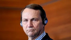 Sikorski: Războiul din Ucraina se va încheia echitabil numai atunci când elitele ruse vor concluziona că invazia a fost o greșeală