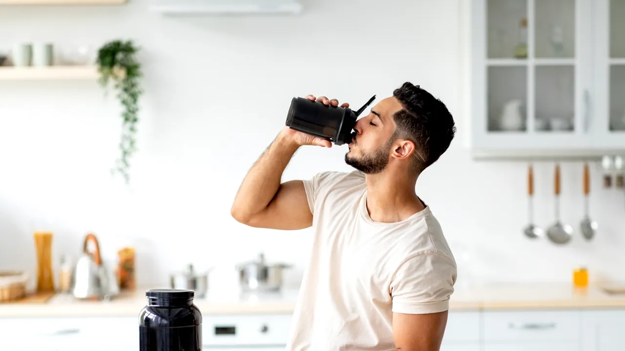 Cum alegi proteinele pentru creşterea masei musculare: 4 sfaturi
