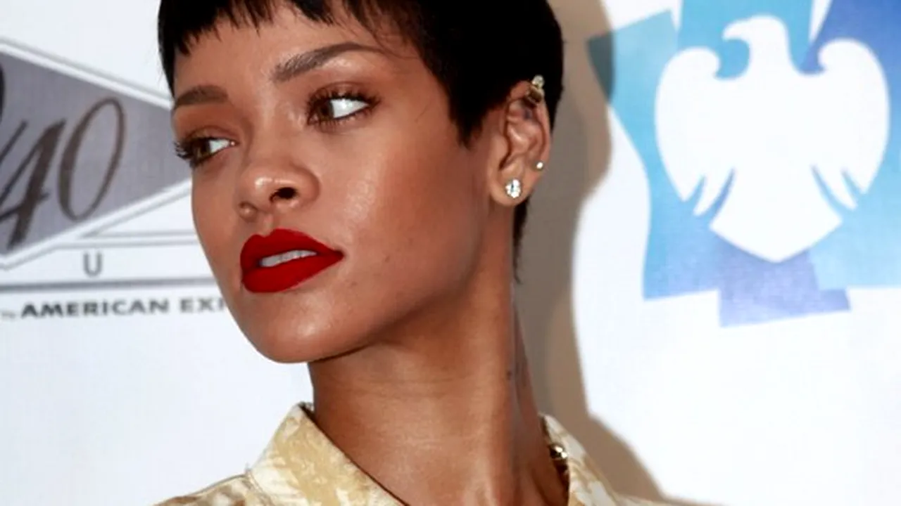 RIHANNA a ajuns la un nivel ABISAL în cântecele ei: doar 40 de CUVINTE în 