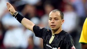 Marius Avram arbitrează meciul Rapid - Universitatea Craiova