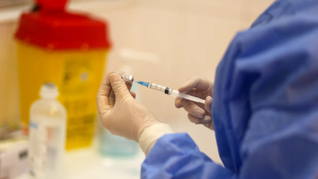 Vaccinare anti-COVID-19 în România. Peste 51.000 de persoane, vaccinate în ultimele 24 de ore. Reacţii adverse raportate