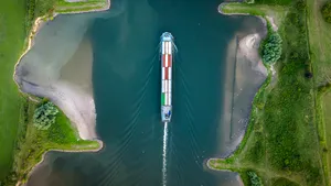 Fluviul Rin s-ar putea închide pentru transporturile comerciale, din cauza nivelului scăzut al apei