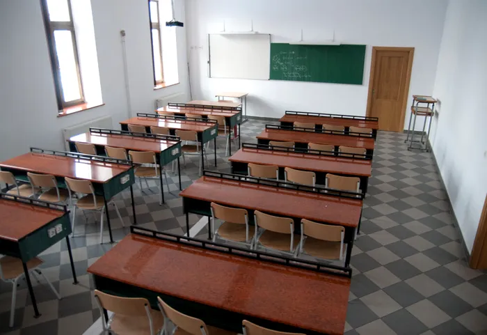 SOCIAL Școli închise joi, 8 ianuarie, din cauza ninsorilor. Lista completă pe județe