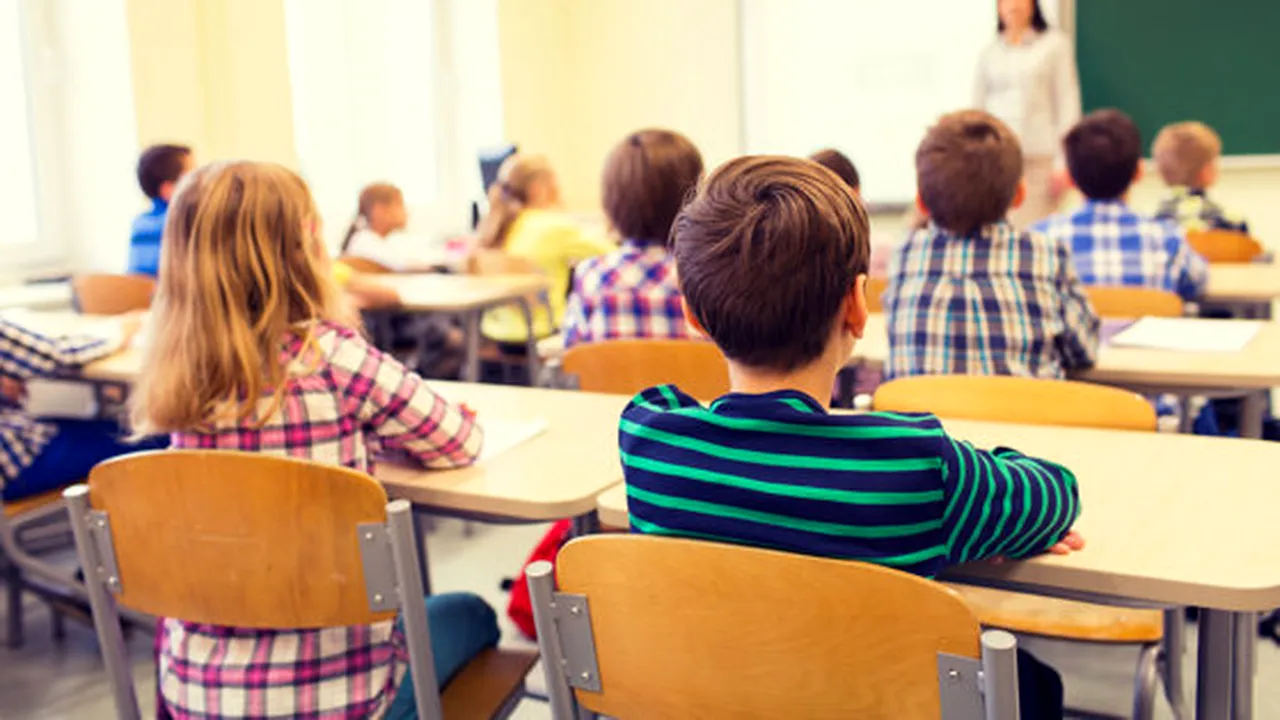Şcolile vor fi obligate să organizeze programe pentru sănătate, inclusiv educaţie sexuală