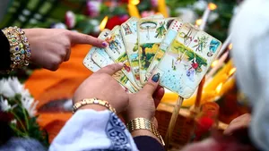 În ce cred românii: Dumnezeu, prezicători, tămăduitori, horoscop, extratereştri