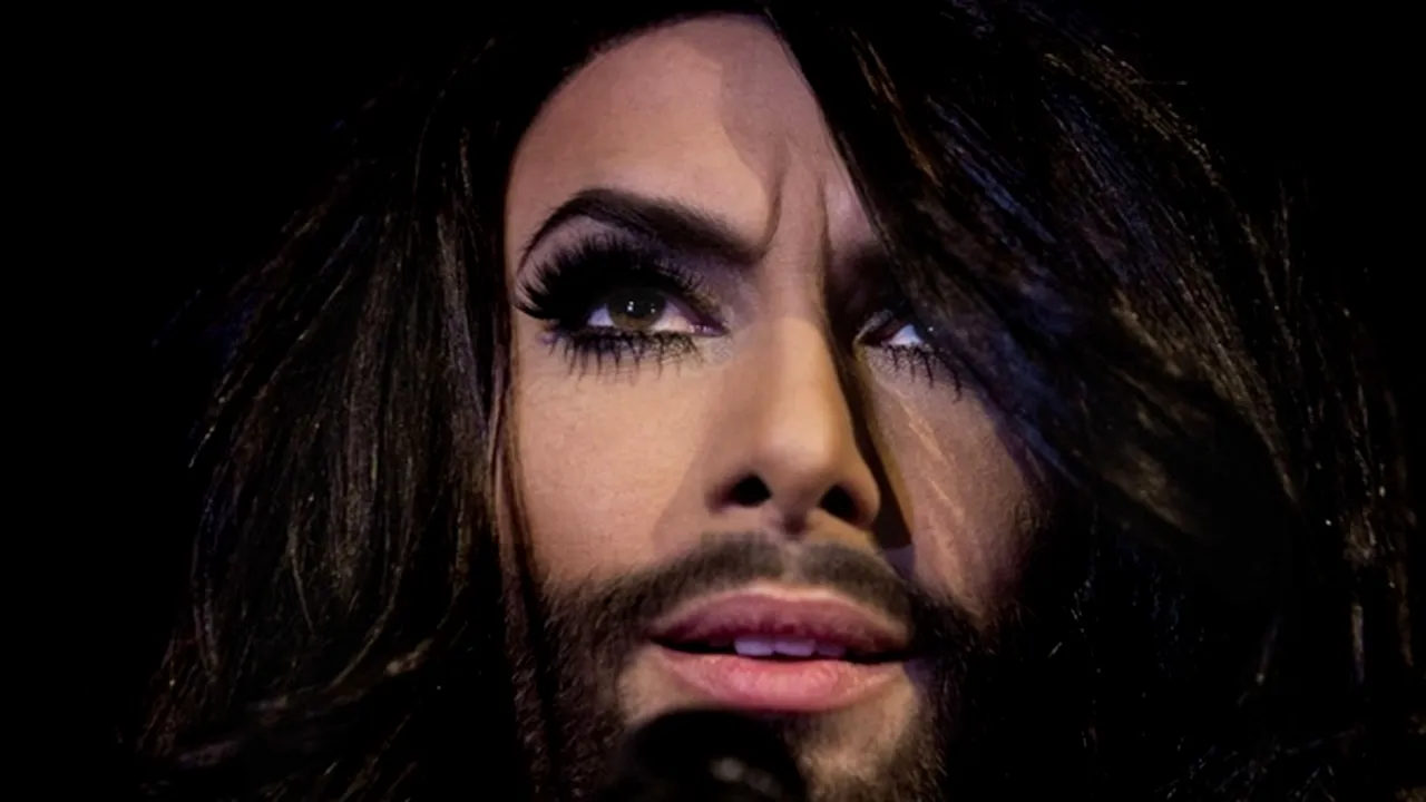 Conchita Wurst a defilat pe podium pentru Jean Paul Gaultier - FOTO