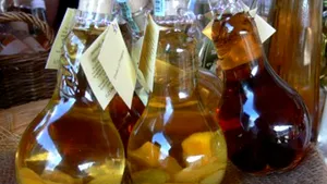 Ponta: Acciza la palincă va fi eliminată din 2015, dar cu siguranţă vom avea o bătălie juridică cu CE