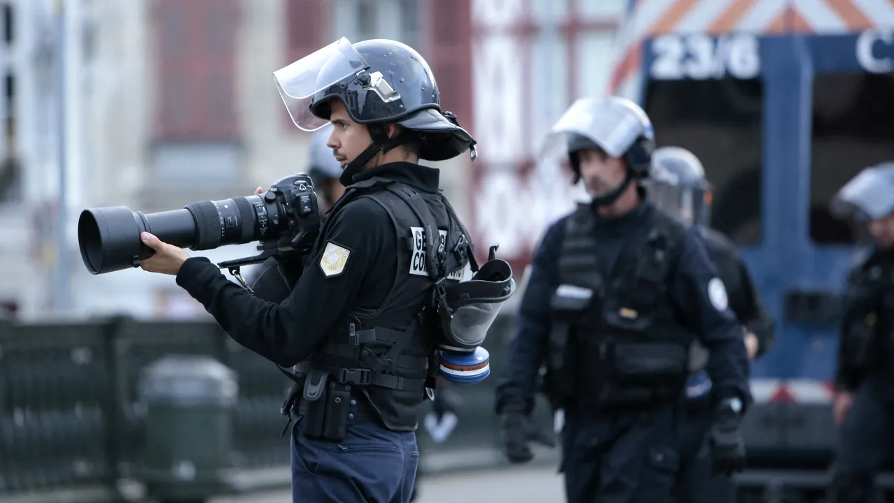 Kurzii protestează la Paris a doua zi după atacul în care au murit trei membri ai comunităţii