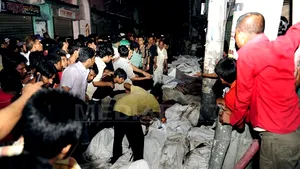 Cel puţin 108 morţi într-un incendiu declanşat în Bangladesh - FOTO, VIDEO