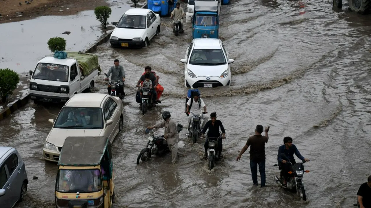 46 de decese în urma ploilor torenţiale şi a inundaţiilor din Pakistan