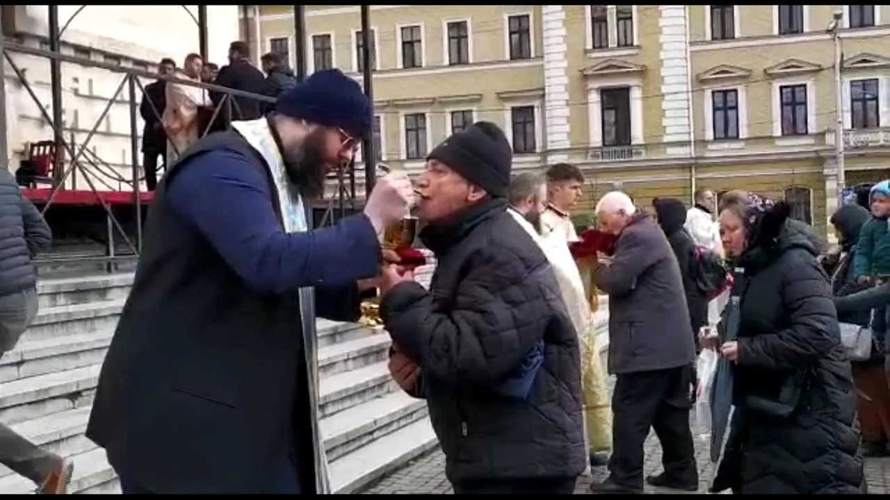 Cluj: Plângere penală faţă de preoţii care au folosit aceeaşi linguriţă la împărtăşanie