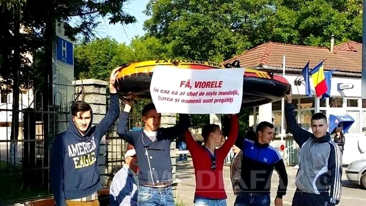 Barcă şi mesajul: 