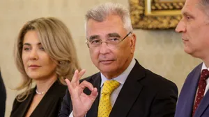 AUR compară desemnarea lui Luca Niculescu cu practicile lui Carol al II-lea. Peiu acuză riscul unui „mandat de autoritate personală”
