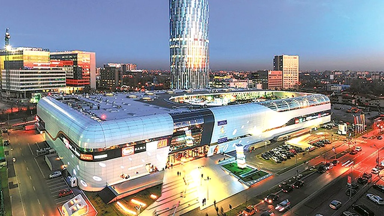 Un cunoscut mall din Bucureşti se extinde. Cea mai spectaculoasă componentă a proiectului: o parcare pe şapte eta­je în subteran, cea mai adâncă din România