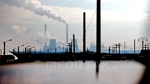 ELCEN se divizează şi transferă din patrimoniu către două companii noi. Urmează fuziunea cu RADET