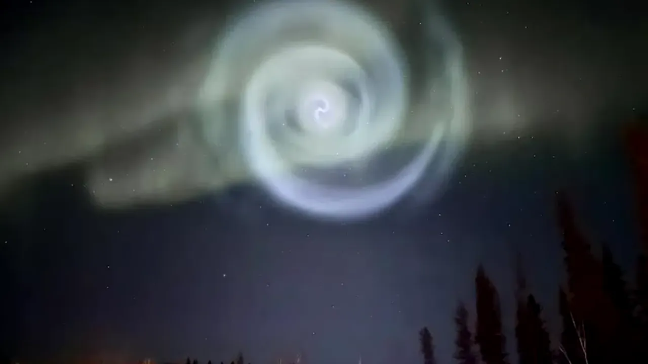 O spirală strălucitoare a fost descoperită pe cer deasupra Alaskăi