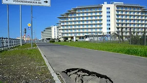 Străzi pustii, gropi, gunoaie şi câini maidanezi: Cum arată Soci la o lună de la Jocurile Olimpice de iarnă - GALERIE FOTO