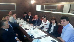 Băsescu se întâlneşte cu membrii Fundaţiei Mişcarea Populară la Vila Lac 1