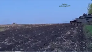 Lovitura mortală a T-64BV-ului ucrainean: tancul rusesc, făcut minge de foc

