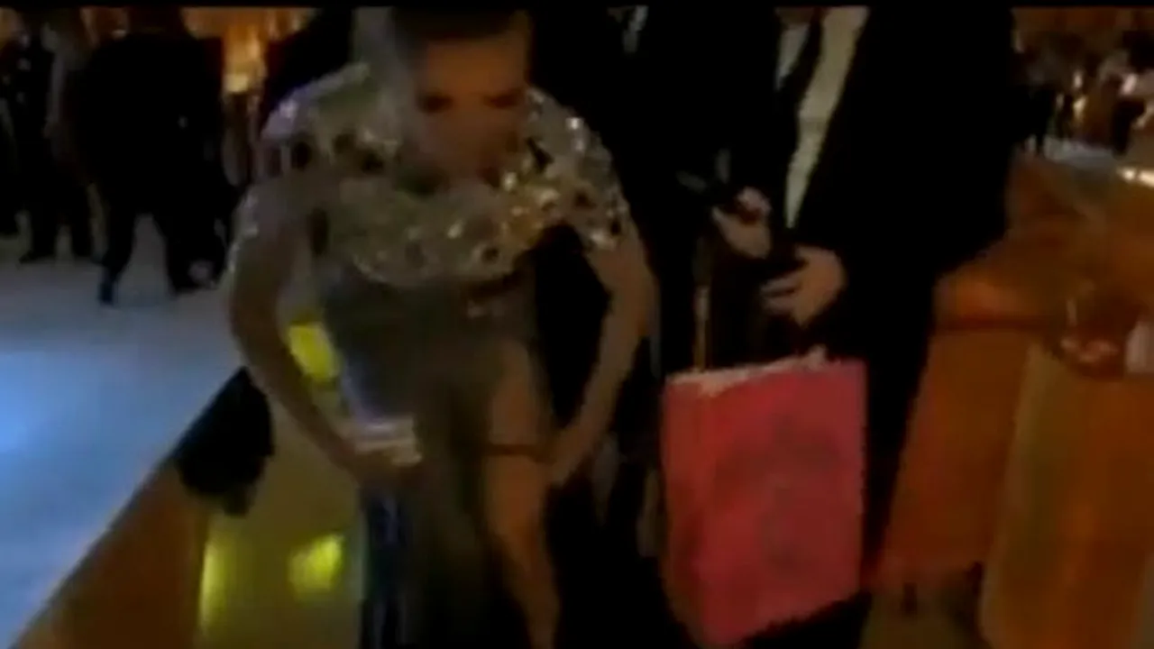 Heidi Klum şi-a dat jos lenjeria intimă în public - VIDEO