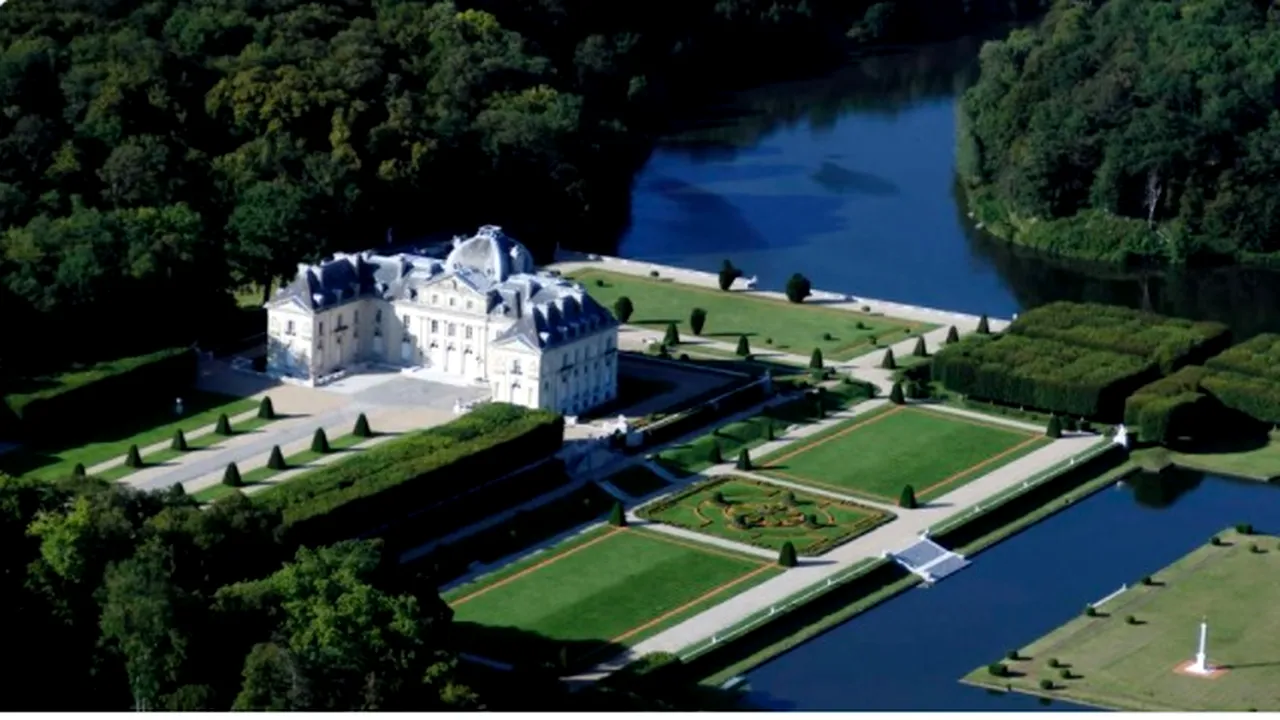 Miliardarul Kretinsky a cumpărat un castel francez cu 43 de milioane de dolari
