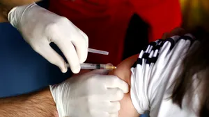 Campania de vaccinare. Peste 20.000 de români vaccinaţi în ultimele 24 de ore şi 184 reacţii adverse