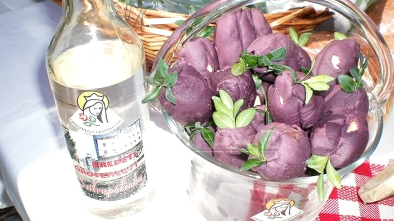 REPORTAJ: Aroma prunelor coapte îmbie la savurat prăjituri în 