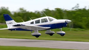 Un mort, după ce un avion a efectuat o aterizare de urgenţă pe o plajă din Florida