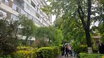 Crăpătură între două scări ale unui bloc cu risc seismic din Sectorul 6. Locatarii, evacuați preventiv