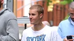 Justin Bieber face furori cu lansarea neașteptată a unui nou album