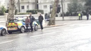 Focuri de armă la Londra: Poliţiştii au tras după un vehicul care a lovit intenţionat maşina ambasadorului ucrainean
