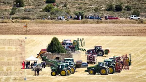 (Galerie Foto/VIDEO) Partida de şah cu tractoare din anul 2022 