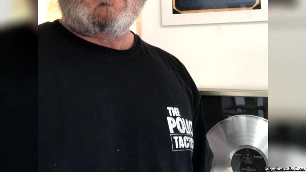 Un britanic scoate la licitaţie obiecte de colecţie semnate de Pink Floyd, Eric Clapton şi Sting