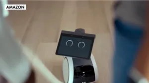 Amazon a prezentat robotul casnic Astro. Noul produs are mişcări expresive ale corpului şi răspunde la interacţiuni cu utilizatorii