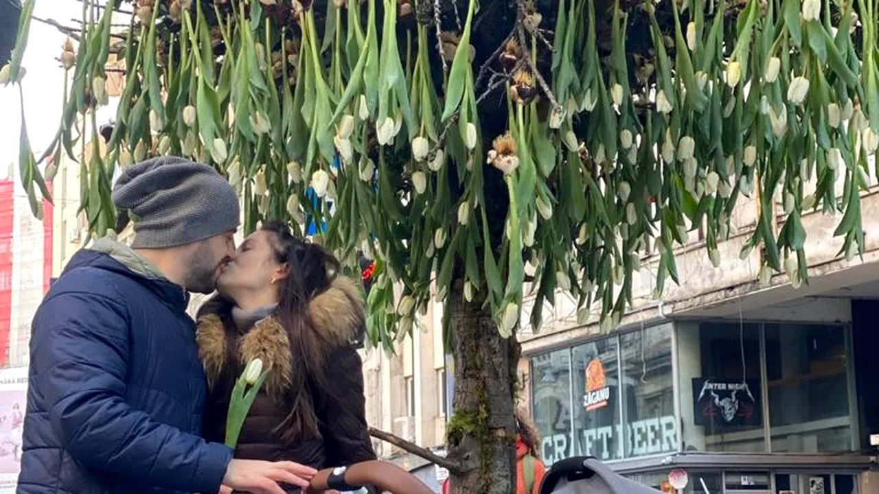 Copacul cu 600 de lalele din mijlocul Bucureştiului. Ce spune Nicu Bocancea, master florist internaţional despre creaţia inedită
