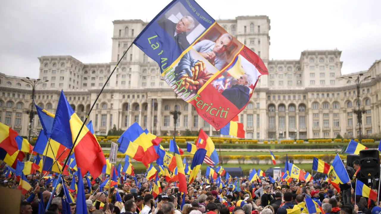 Proteste în Capitală: Manifestație AUR în fața AEP și în Piața Victoriei; Susținătorii lui Călin Georgescu cer „turul 2 înapoi” în Piața Constituției